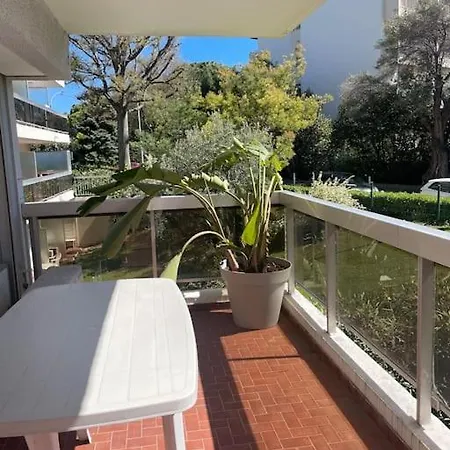 Superbe 2p Proche Plages - Piscine Apartment *