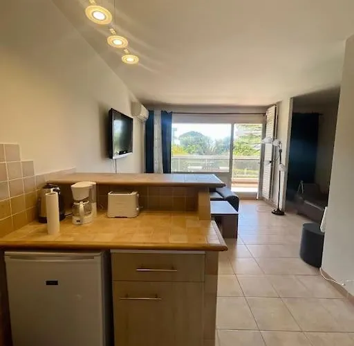 Superbe 2p Proche Plages - Piscine Apartment *